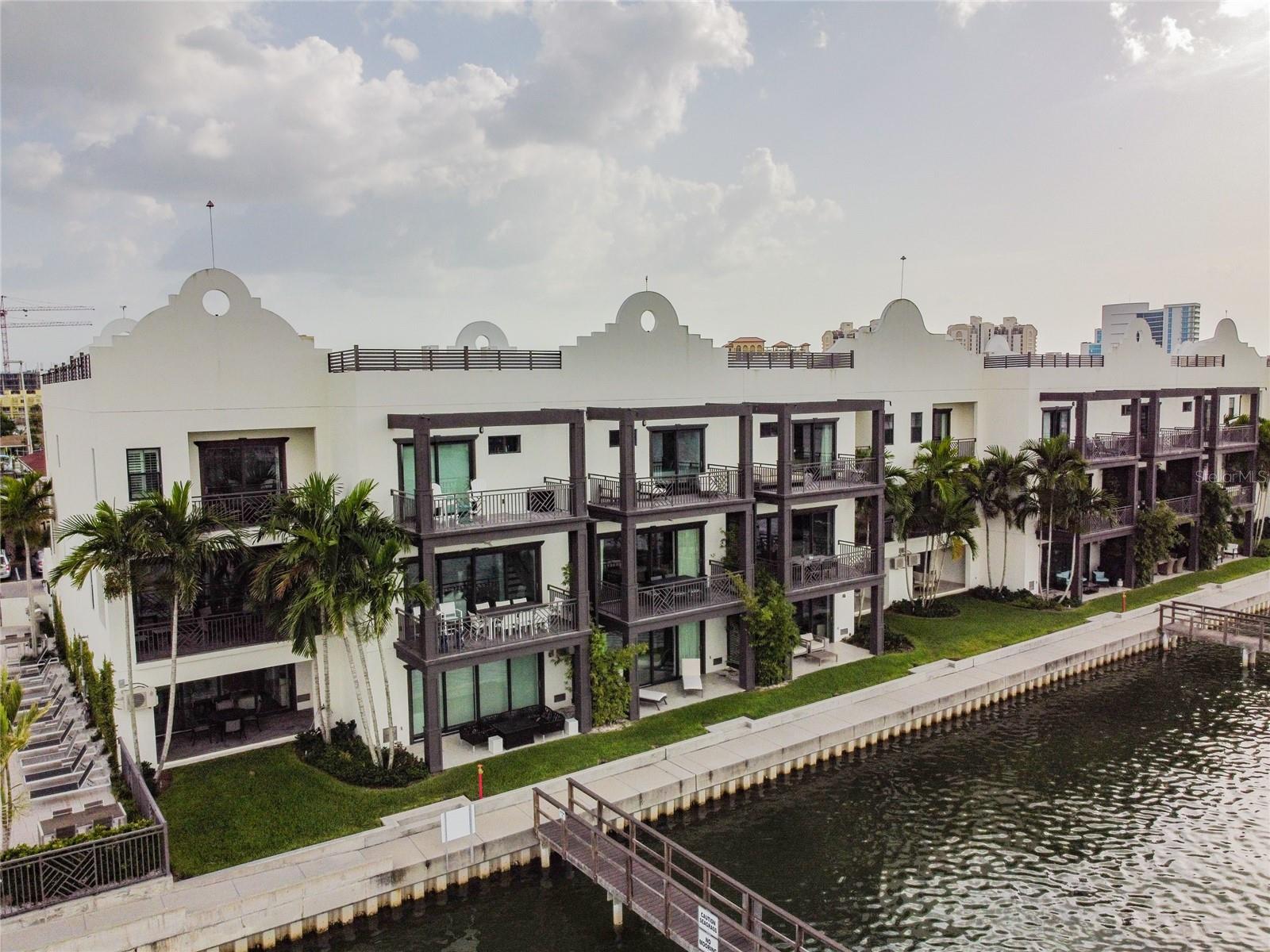 BRIGHTWATER BLUE TWNHMS - Residential