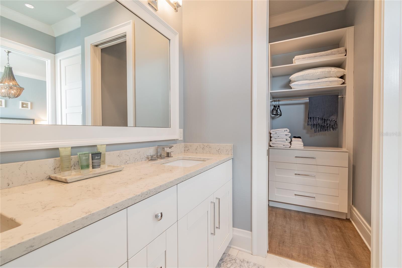 BRIGHTWATER BLUE TWNHMS - Residential