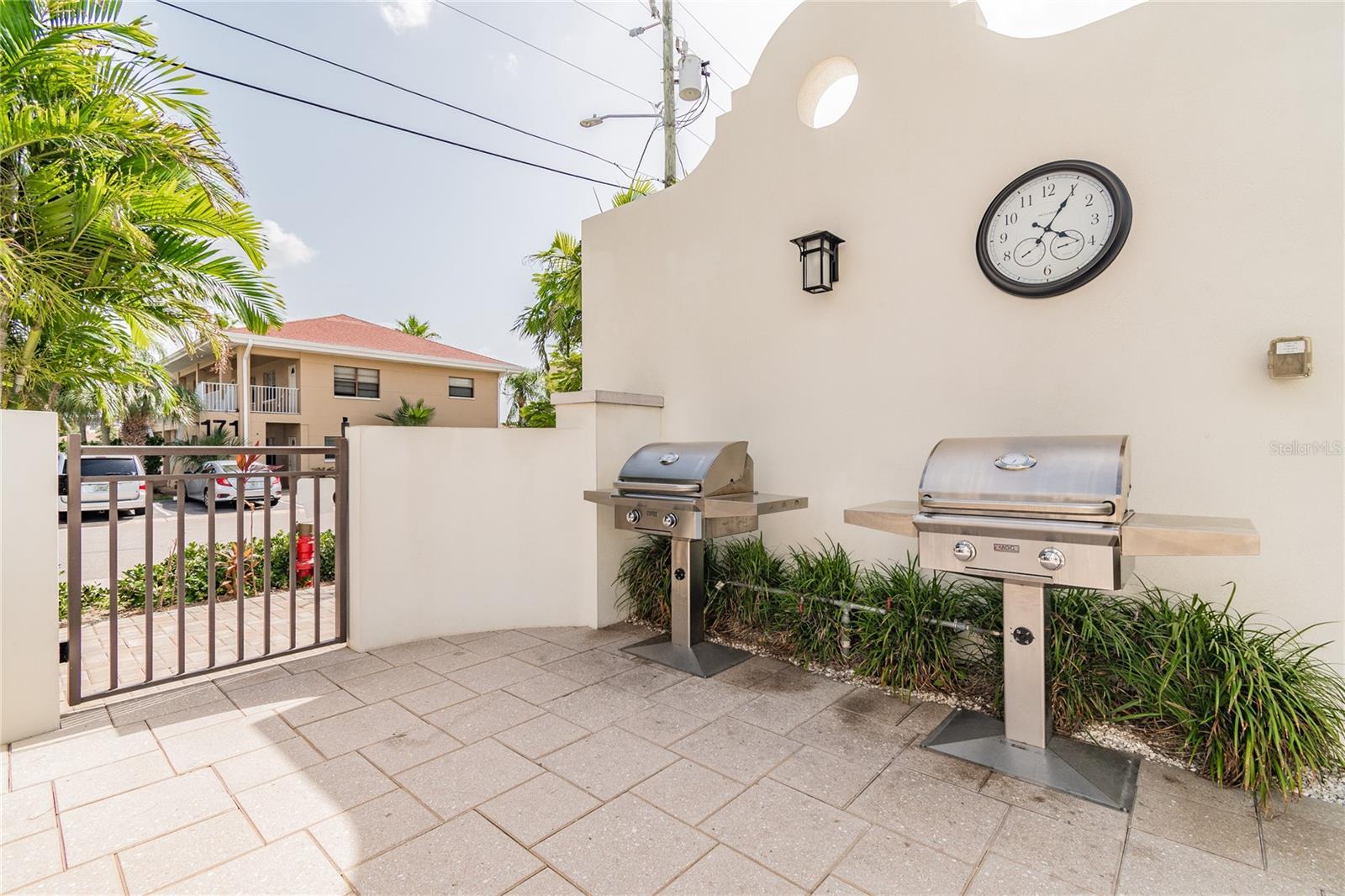 BRIGHTWATER BLUE TWNHMS - Residential