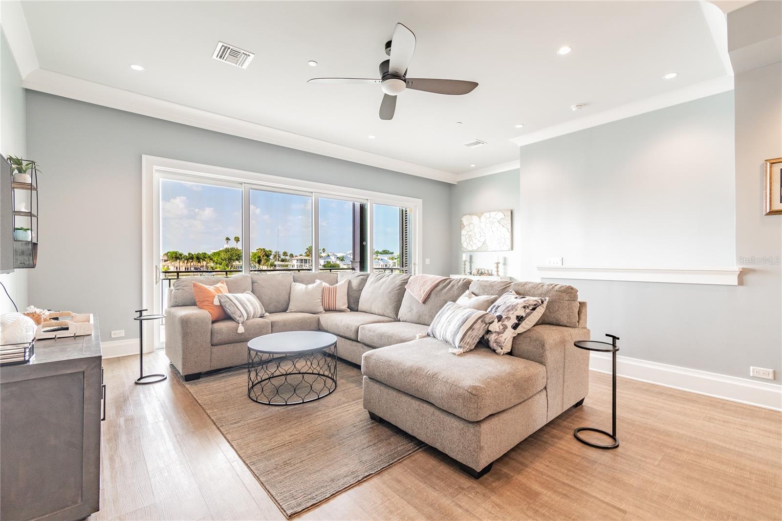 BRIGHTWATER BLUE TWNHMS - Residential