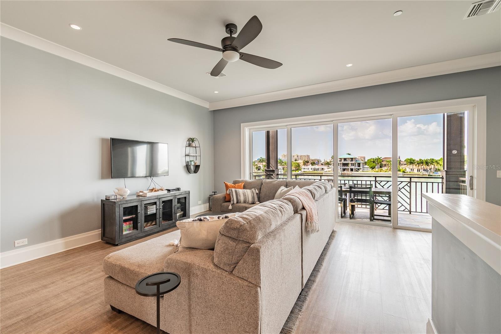 BRIGHTWATER BLUE TWNHMS - Residential