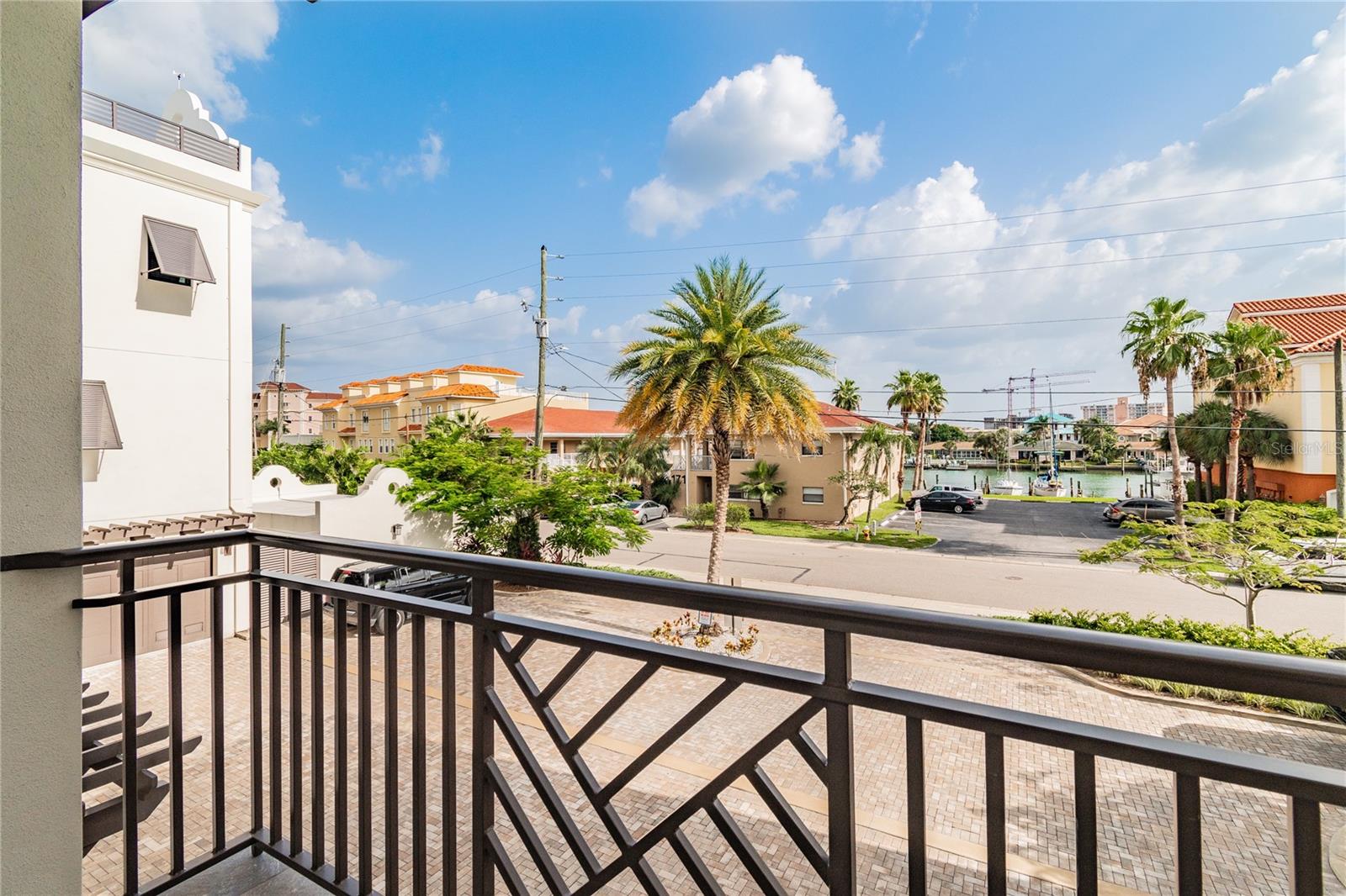 BRIGHTWATER BLUE TWNHMS - Residential