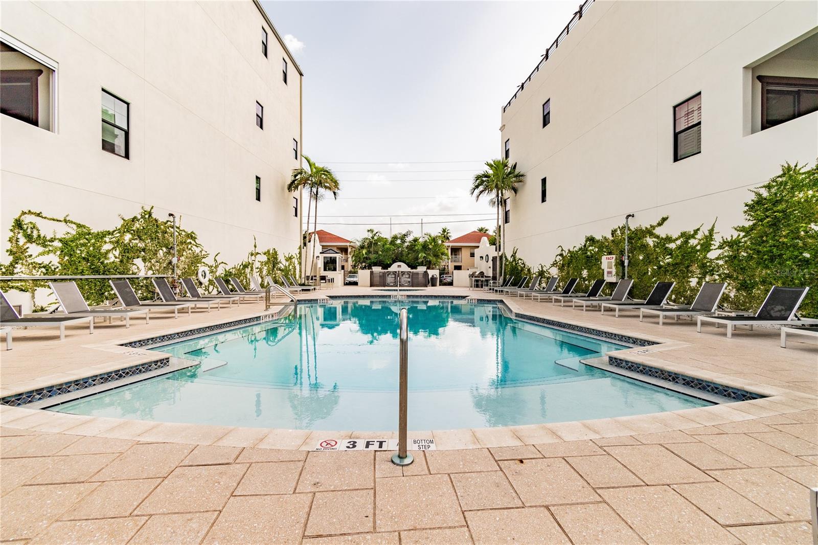 BRIGHTWATER BLUE TWNHMS - Residential