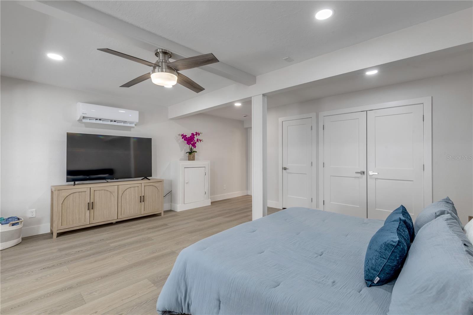 ORLANDO BEACH - Residential