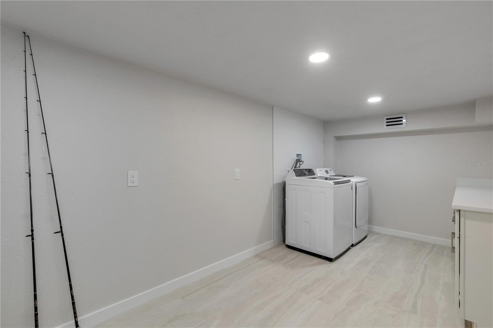 ORLANDO BEACH - Residential