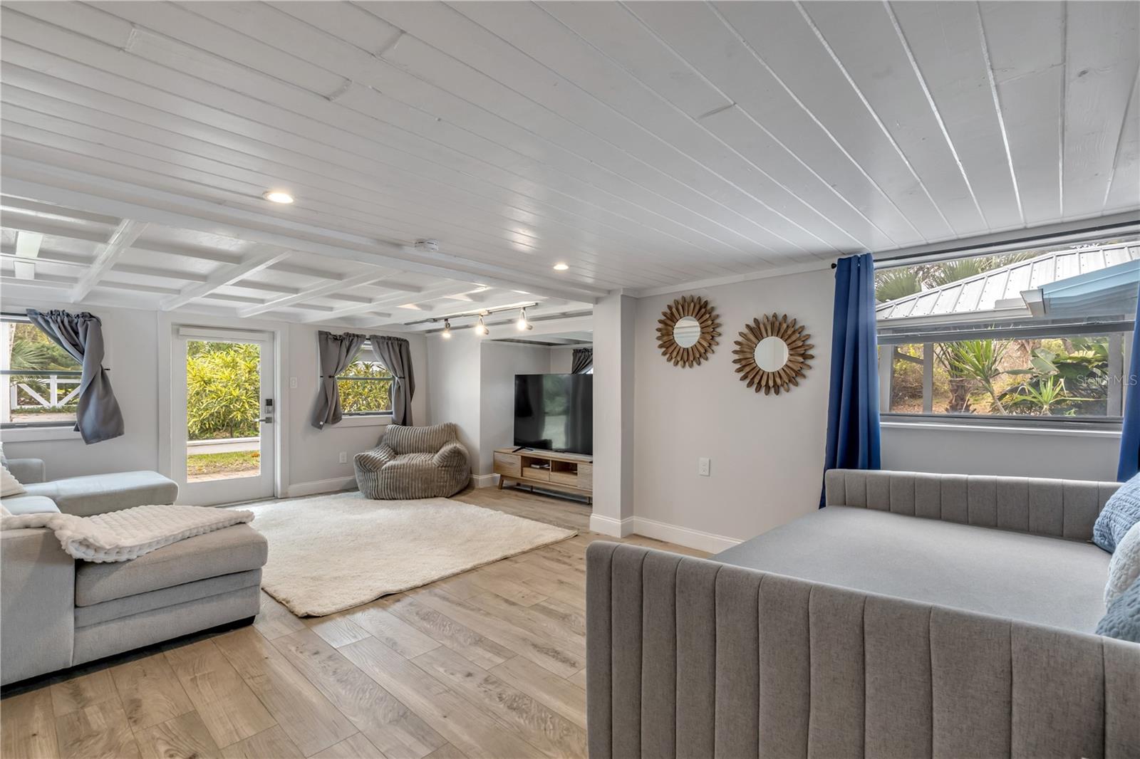 ORLANDO BEACH - Residential