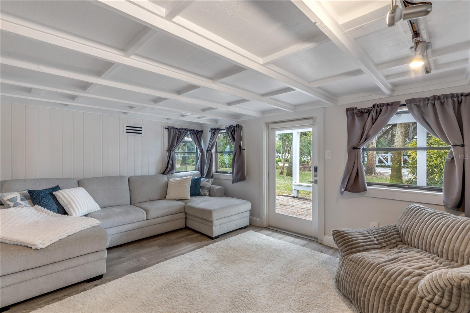 ORLANDO BEACH - Residential