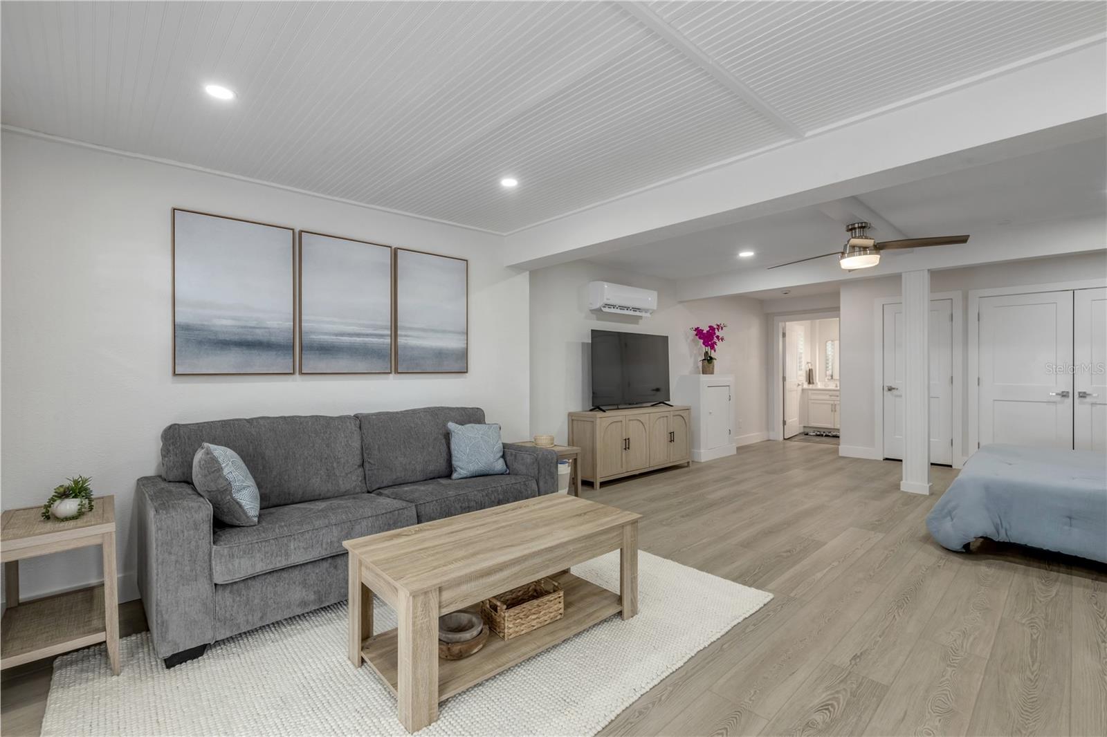 ORLANDO BEACH - Residential