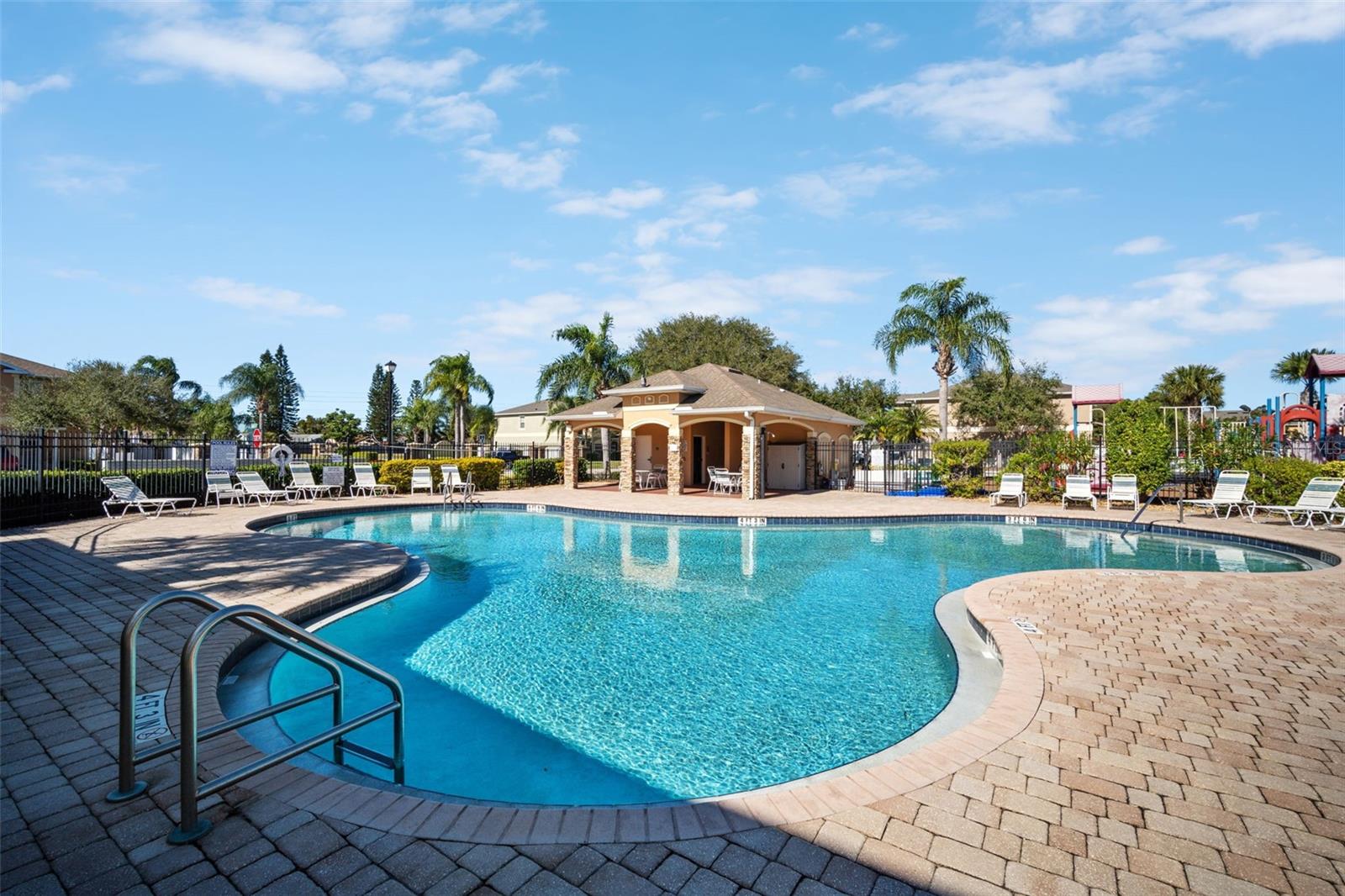 LAKE WASHINGTON TWNHMS - Residential