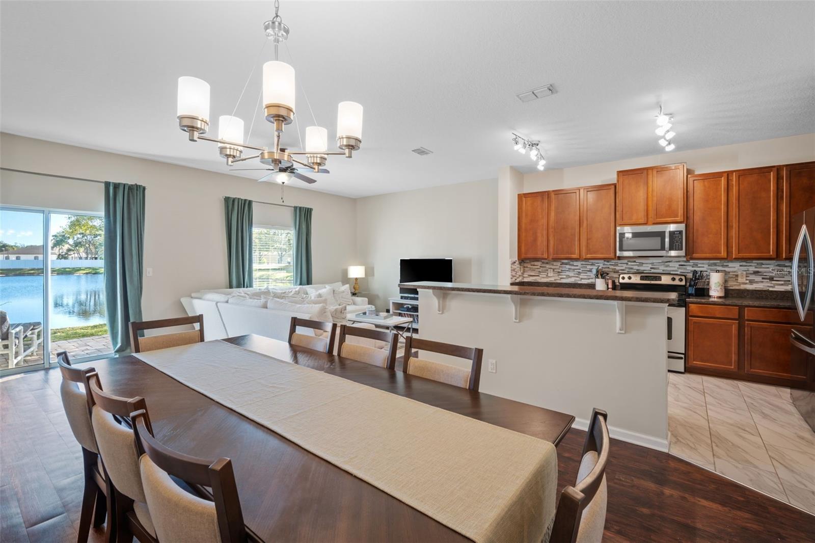 LAKE WASHINGTON TWNHMS - Residential