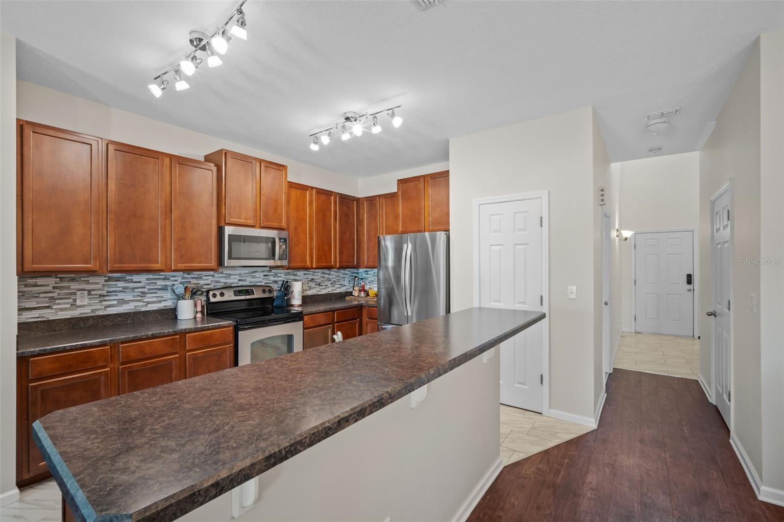 LAKE WASHINGTON TWNHMS - Residential