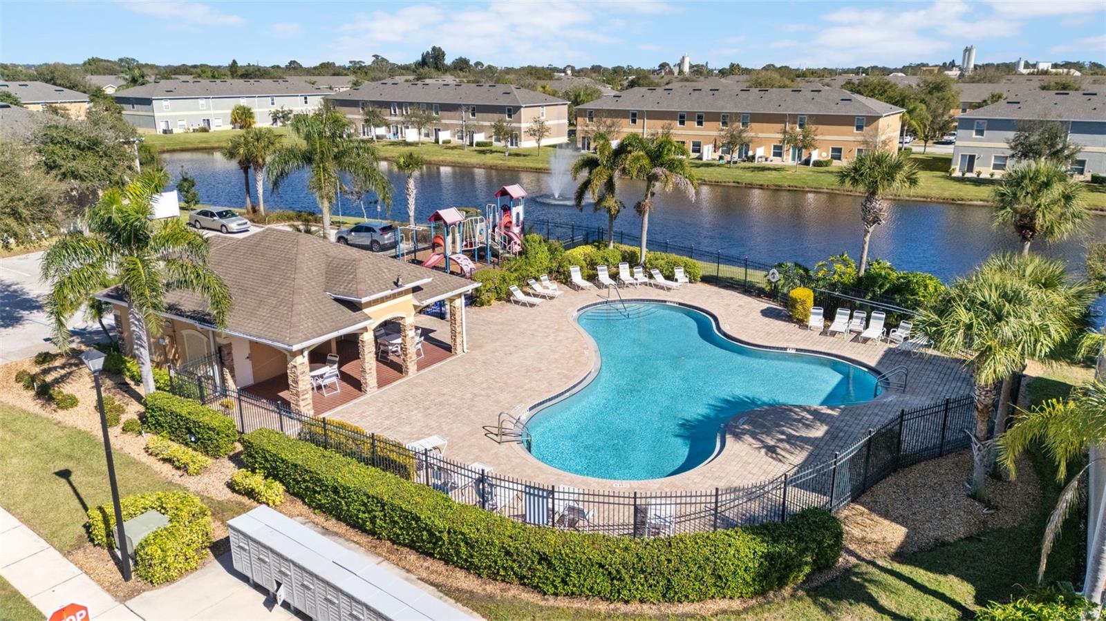 LAKE WASHINGTON TWNHMS - Residential