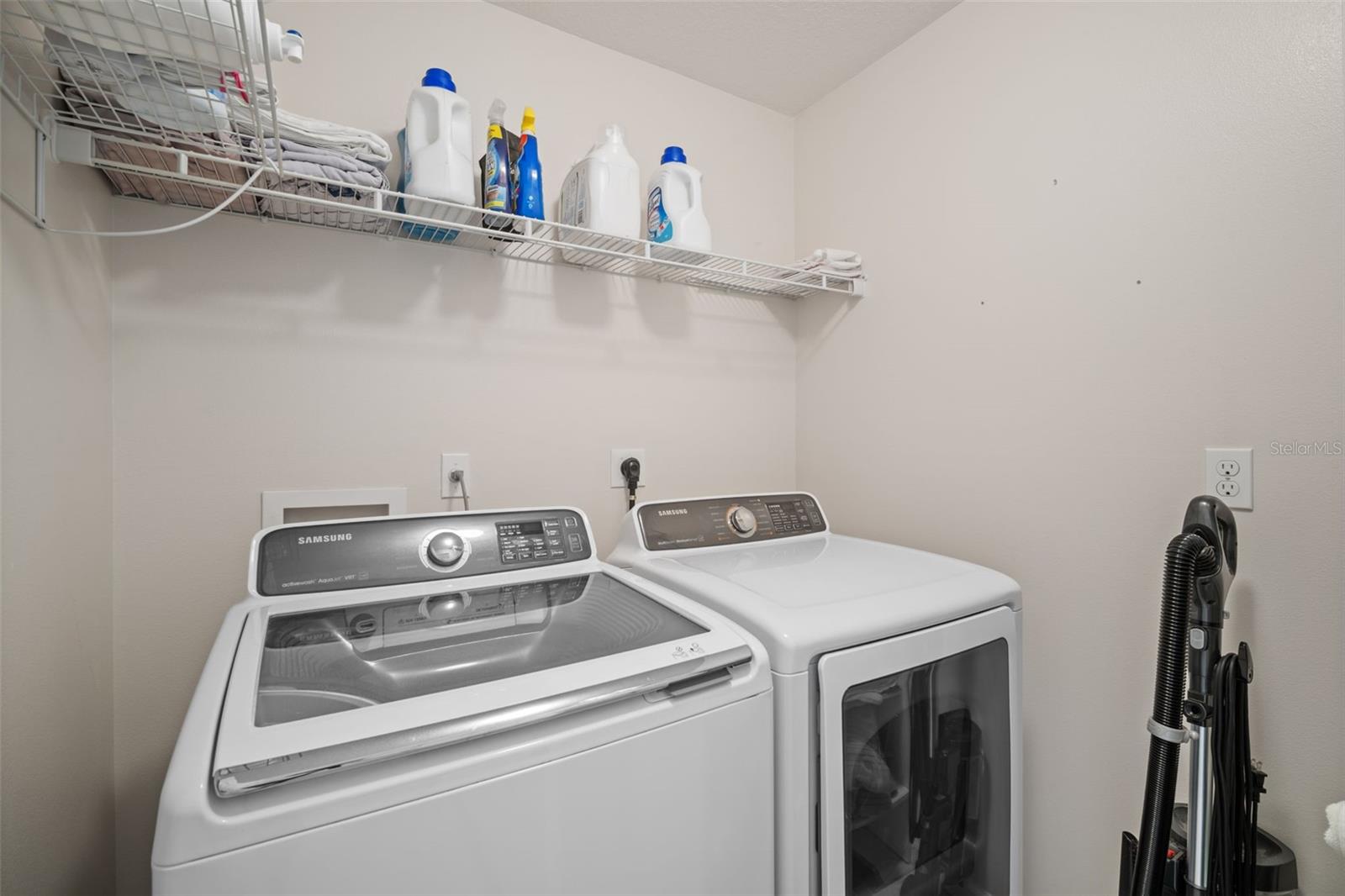 LAKE WASHINGTON TWNHMS - Residential