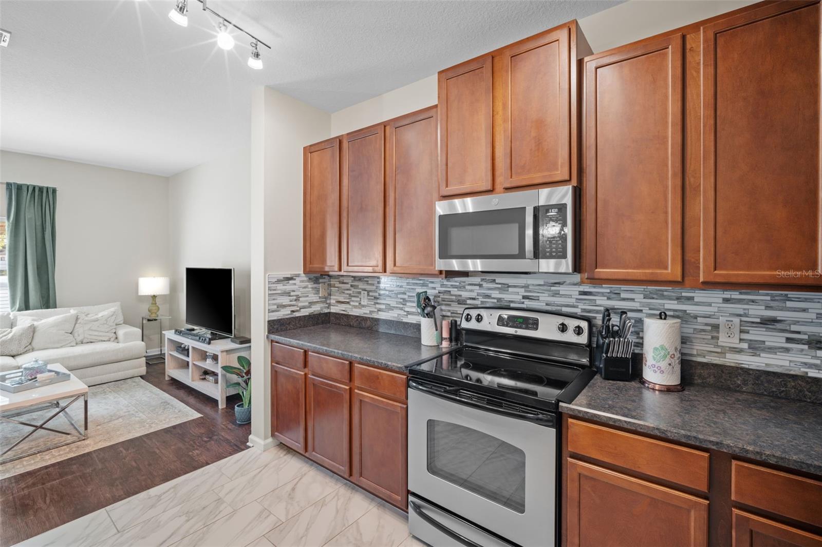 LAKE WASHINGTON TWNHMS - Residential