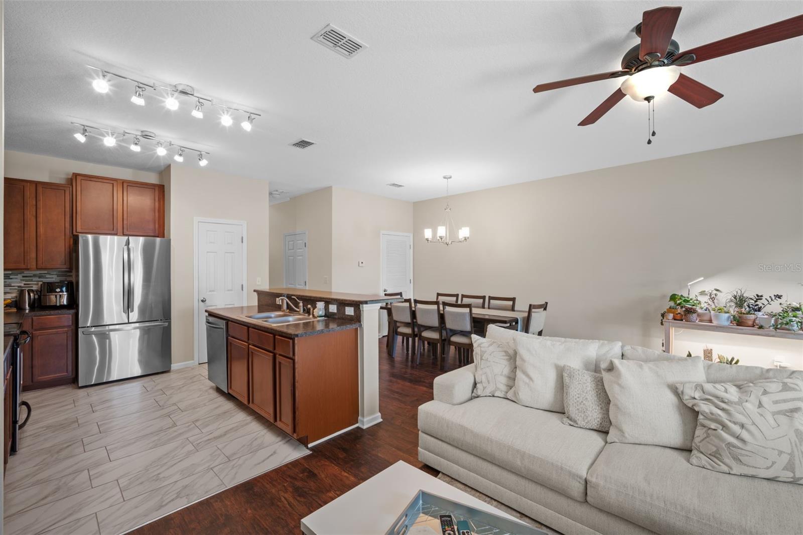 LAKE WASHINGTON TWNHMS - Residential