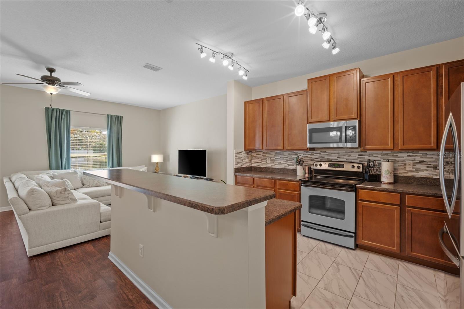 LAKE WASHINGTON TWNHMS - Residential