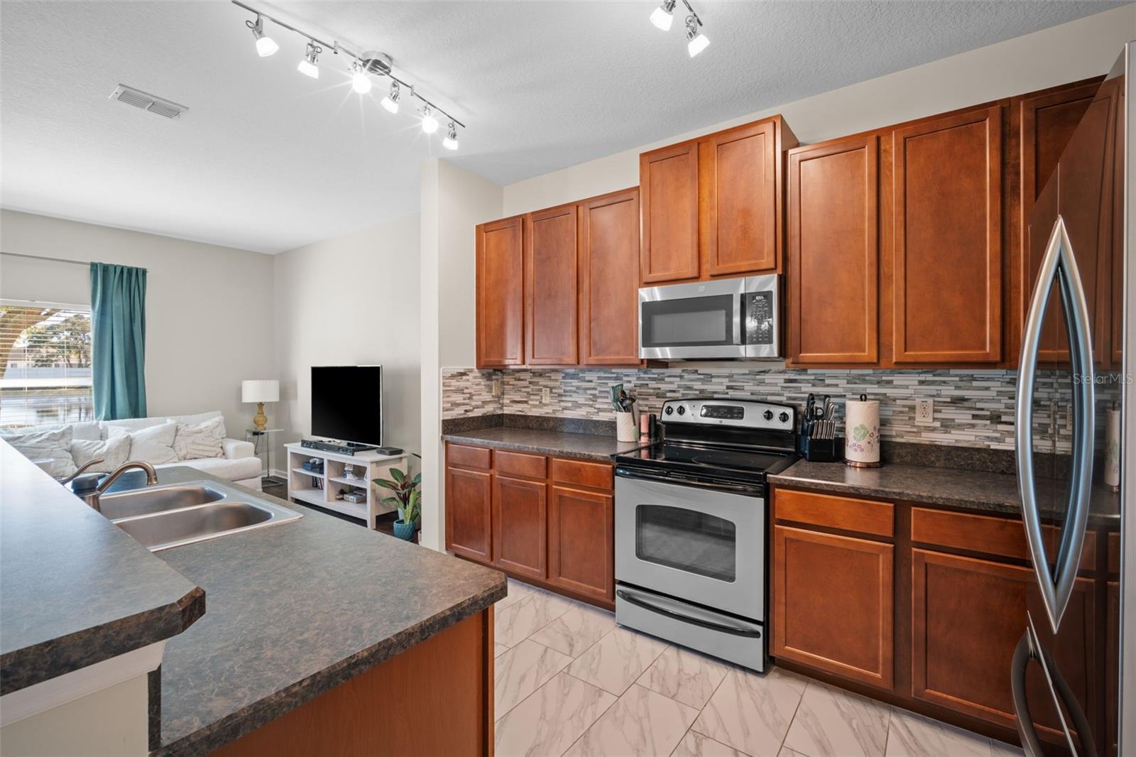 LAKE WASHINGTON TWNHMS - Residential