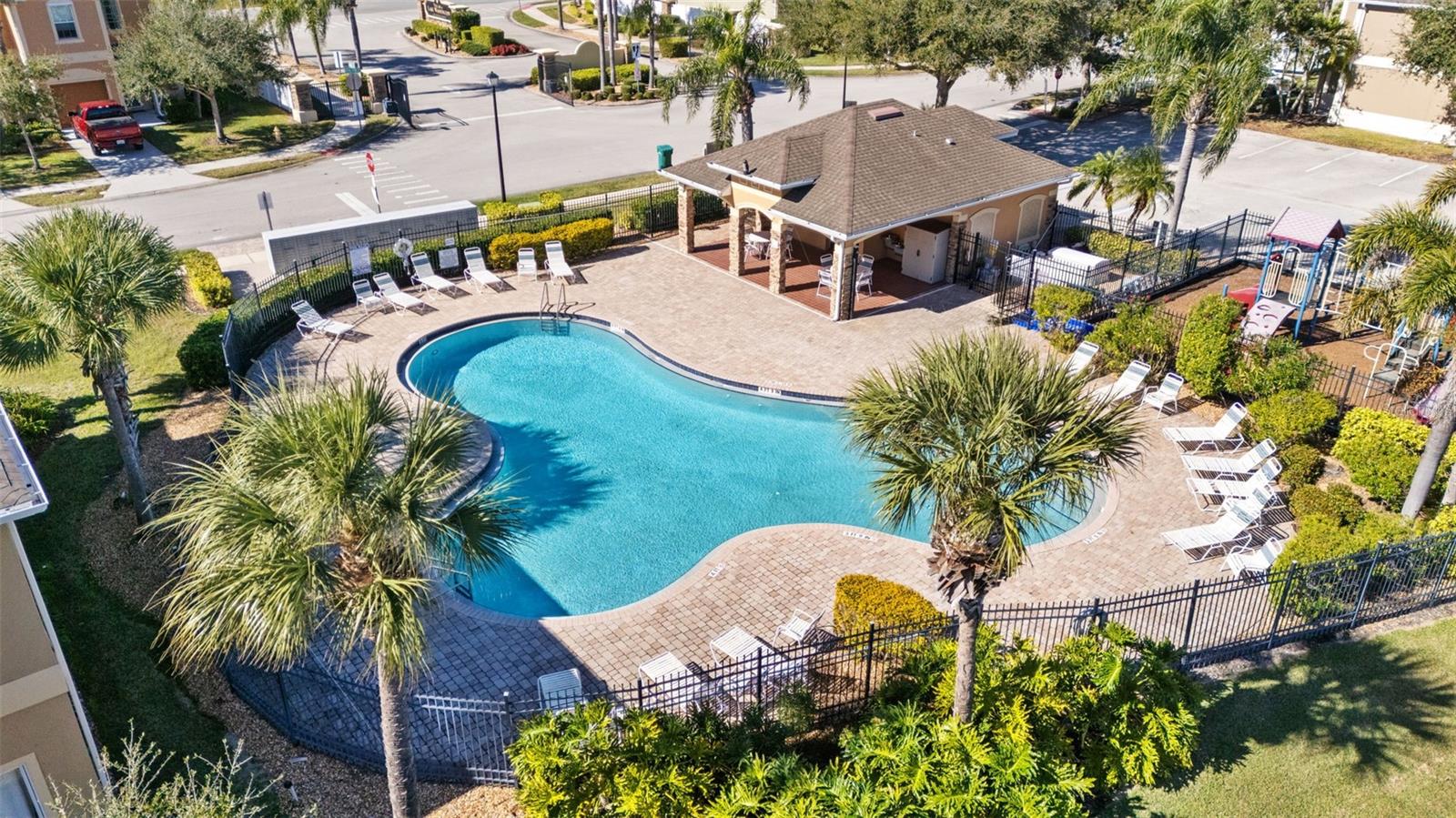 LAKE WASHINGTON TWNHMS - Residential