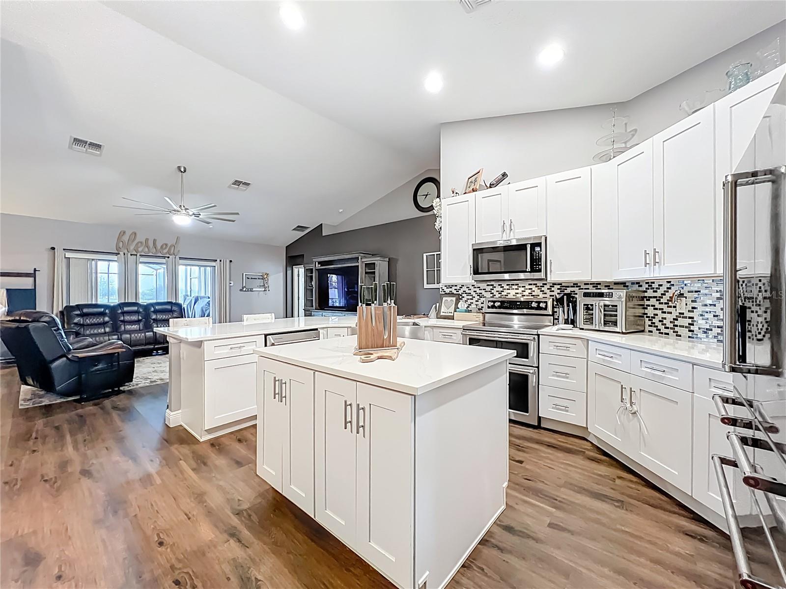 SOUTHERN RIDGE AT ESTATES - Residential