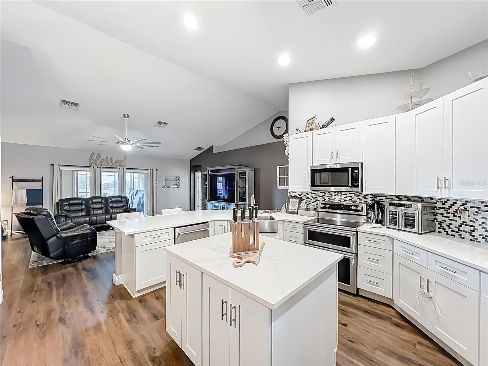 SOUTHERN RIDGE AT ESTATES - Residential