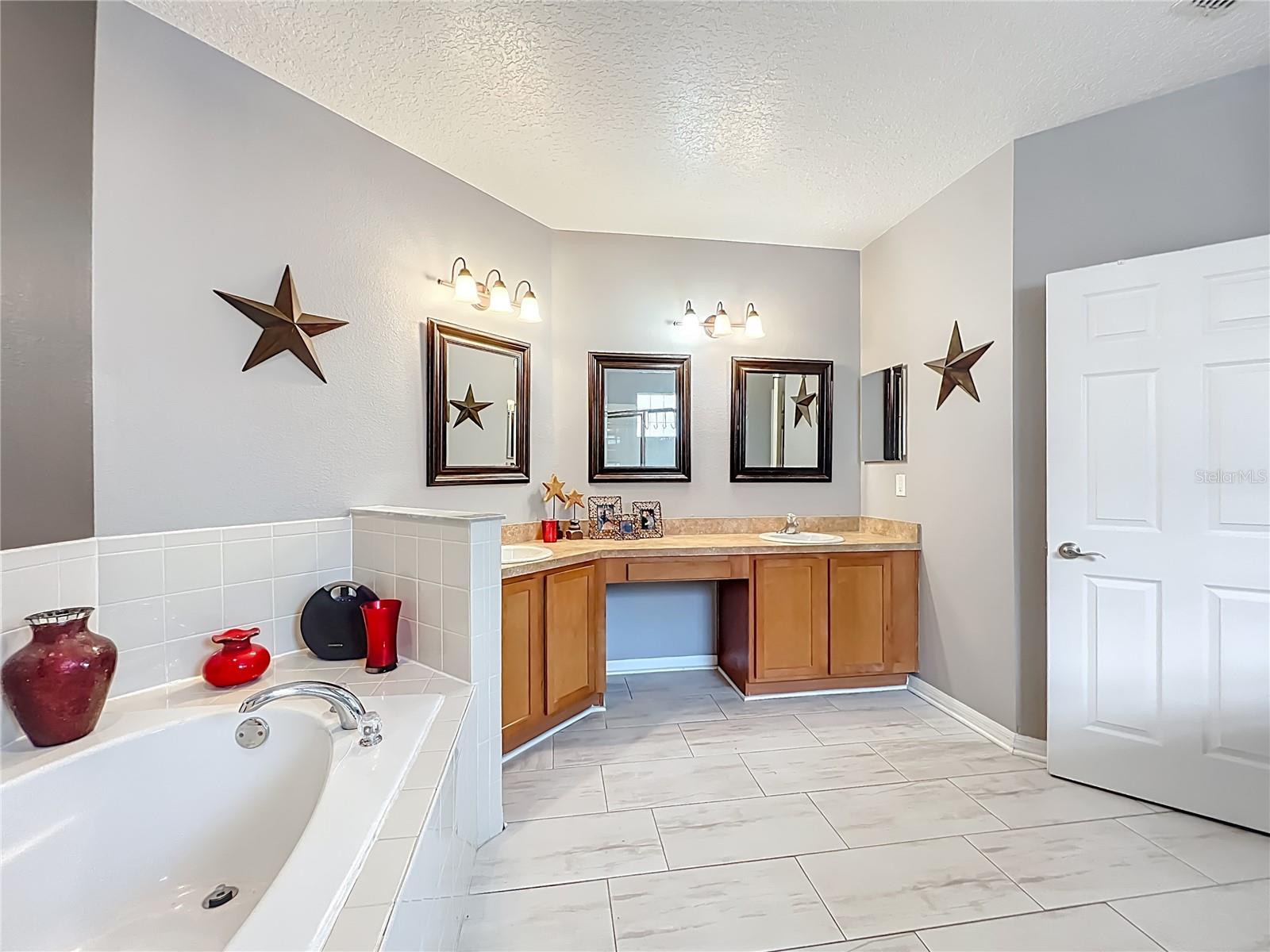 SOUTHERN RIDGE AT ESTATES - Residential