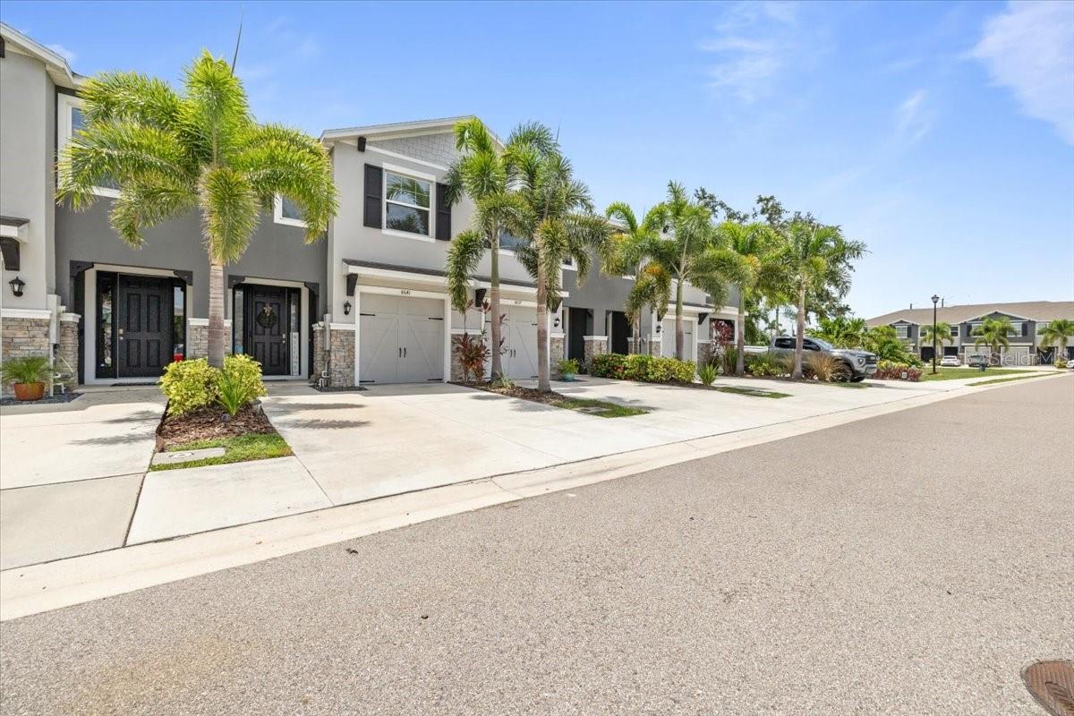 8641 DAYDREAM STREET
