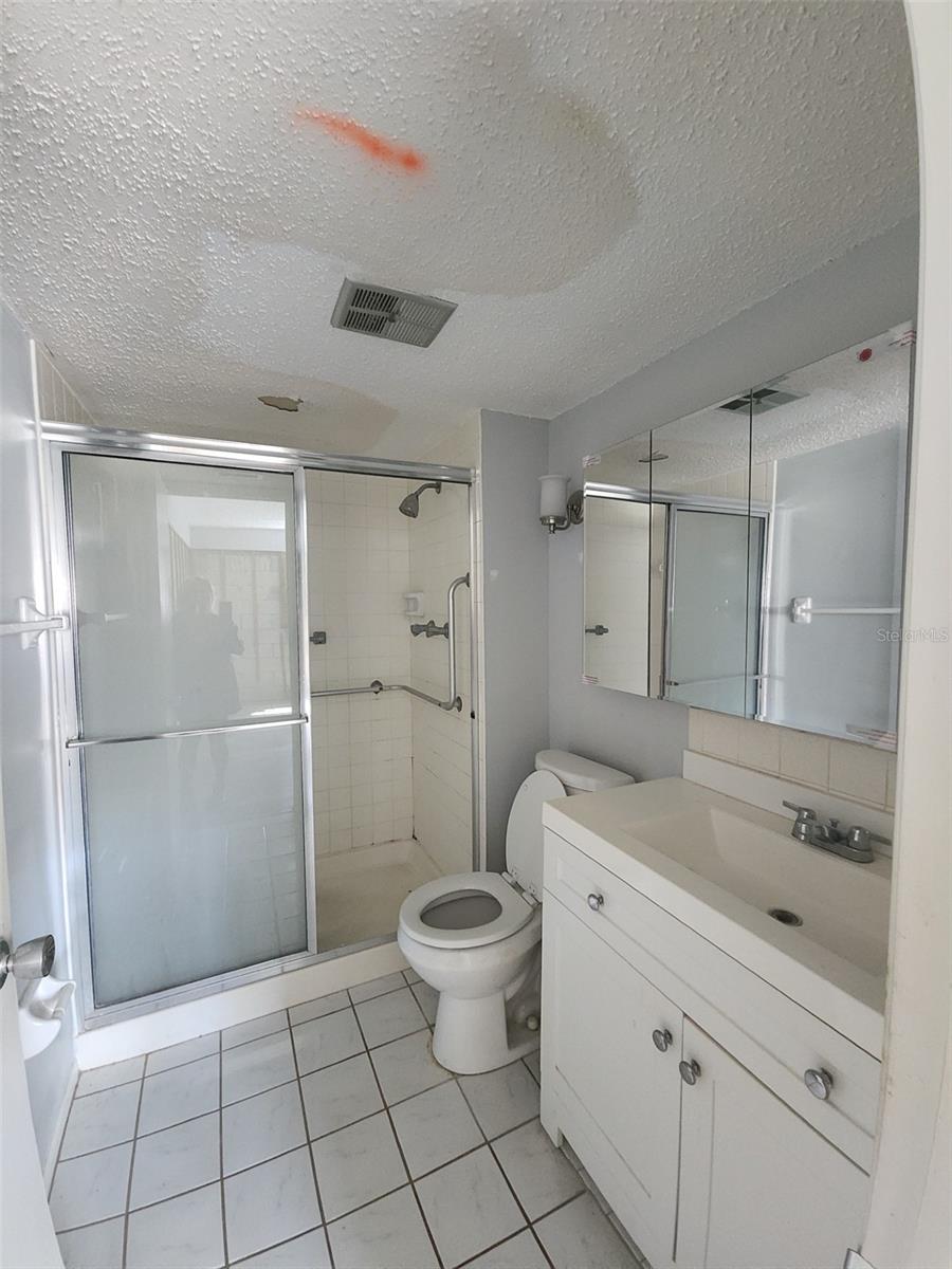 SEMINOLE SQUARE APTS - Residential