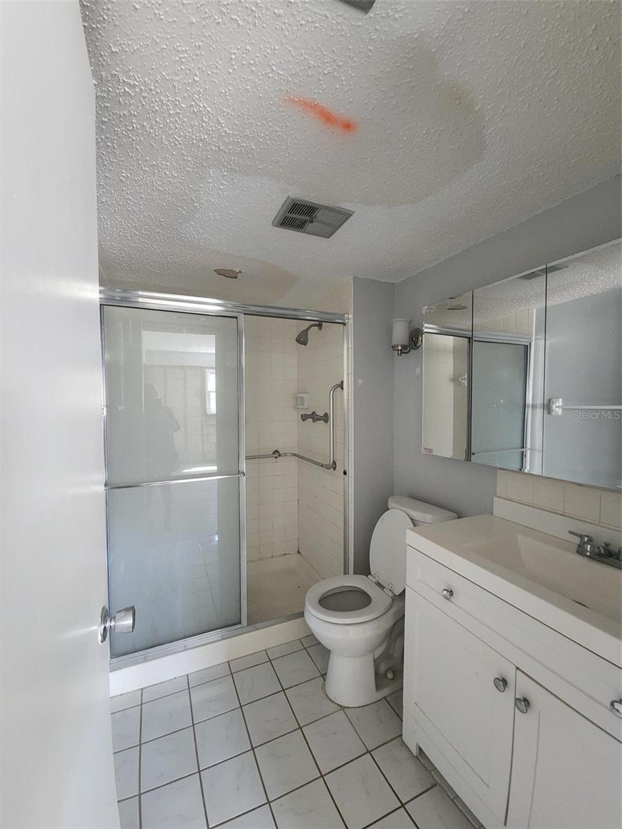 SEMINOLE SQUARE APTS - Residential