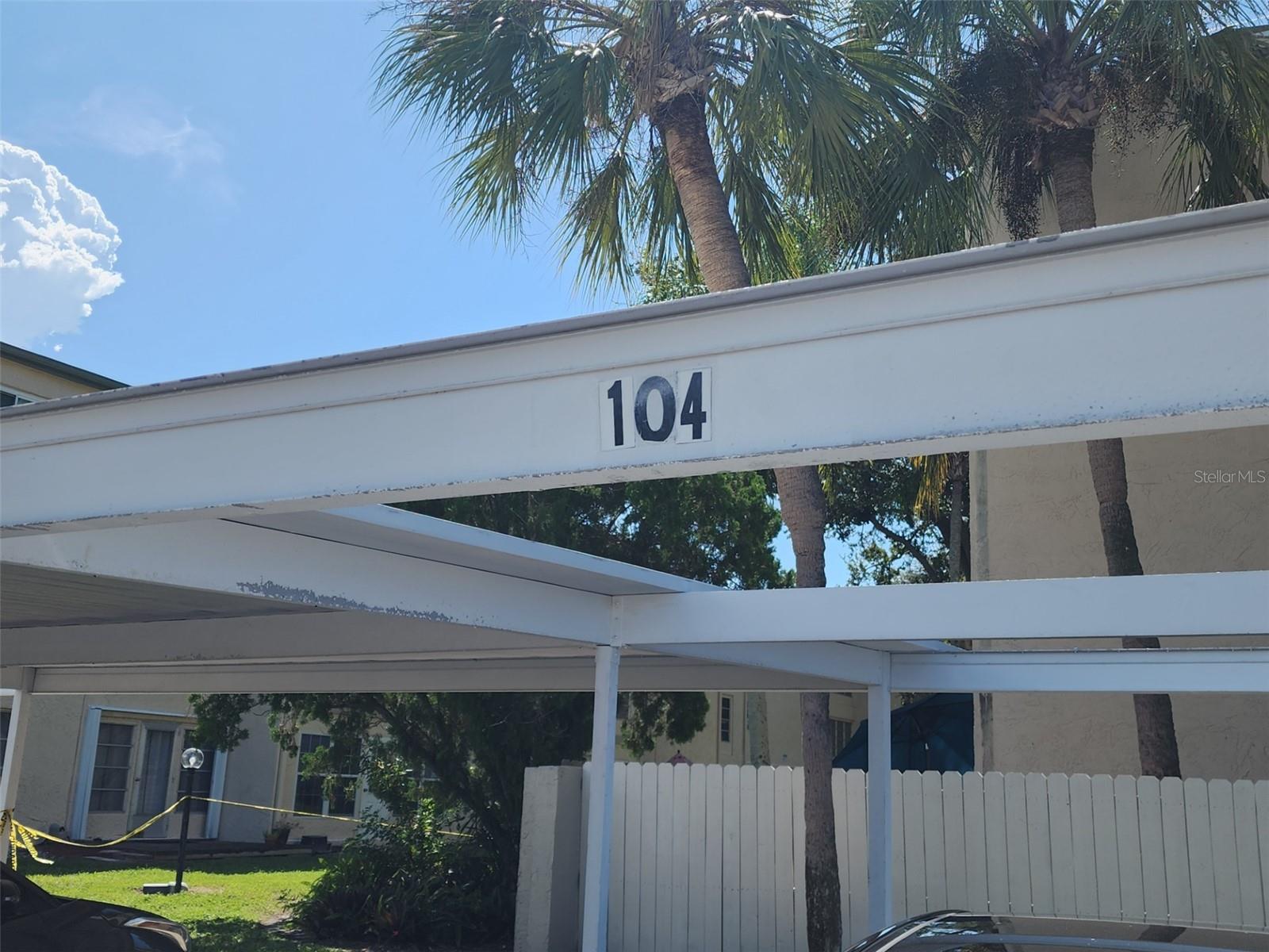 SEMINOLE SQUARE APTS - Residential