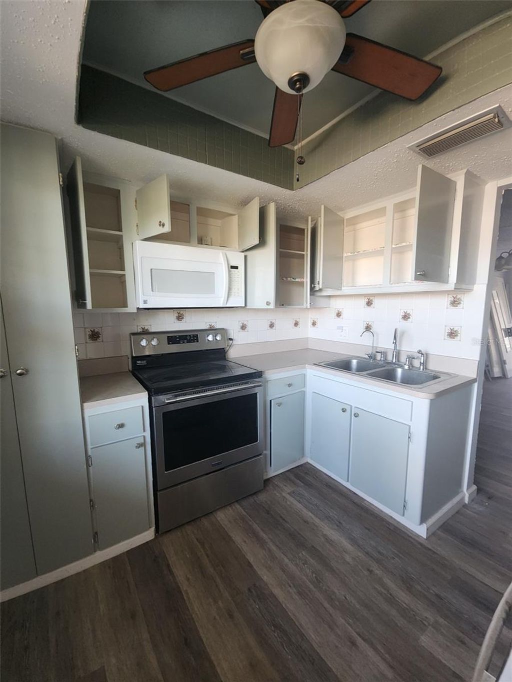 Photo of 11700 Park Blvd #104, Seminole, FL 33772 (MLS # TB8432388)