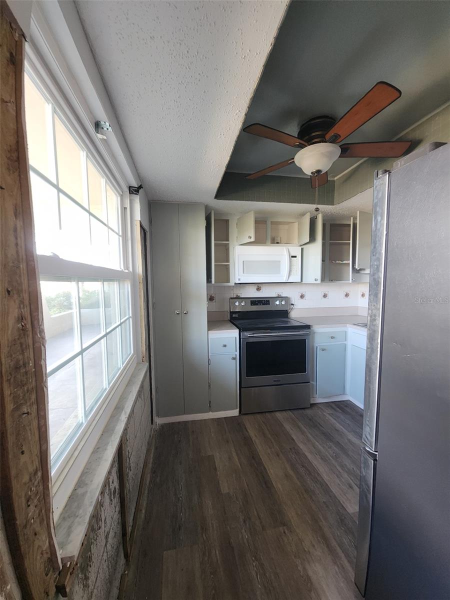 SEMINOLE SQUARE APTS - Residential