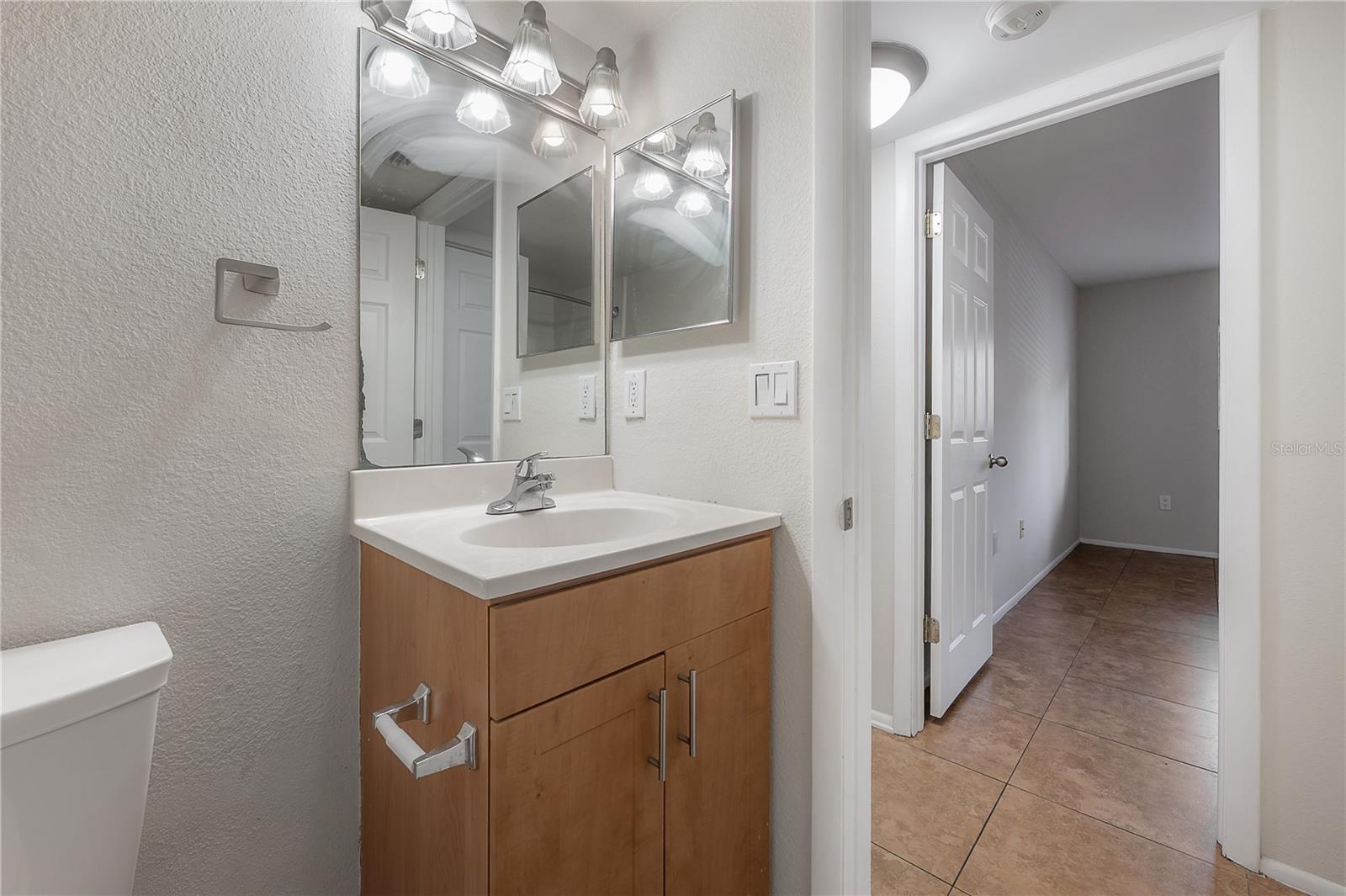 THE GALLERY AT BAYPORT CONDOMI - Residential Lease