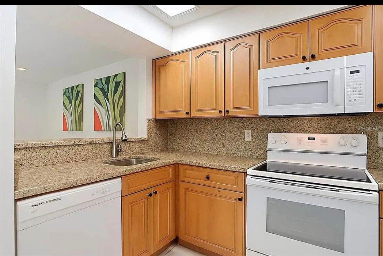 CARROLLWOOD OAKS - Residential