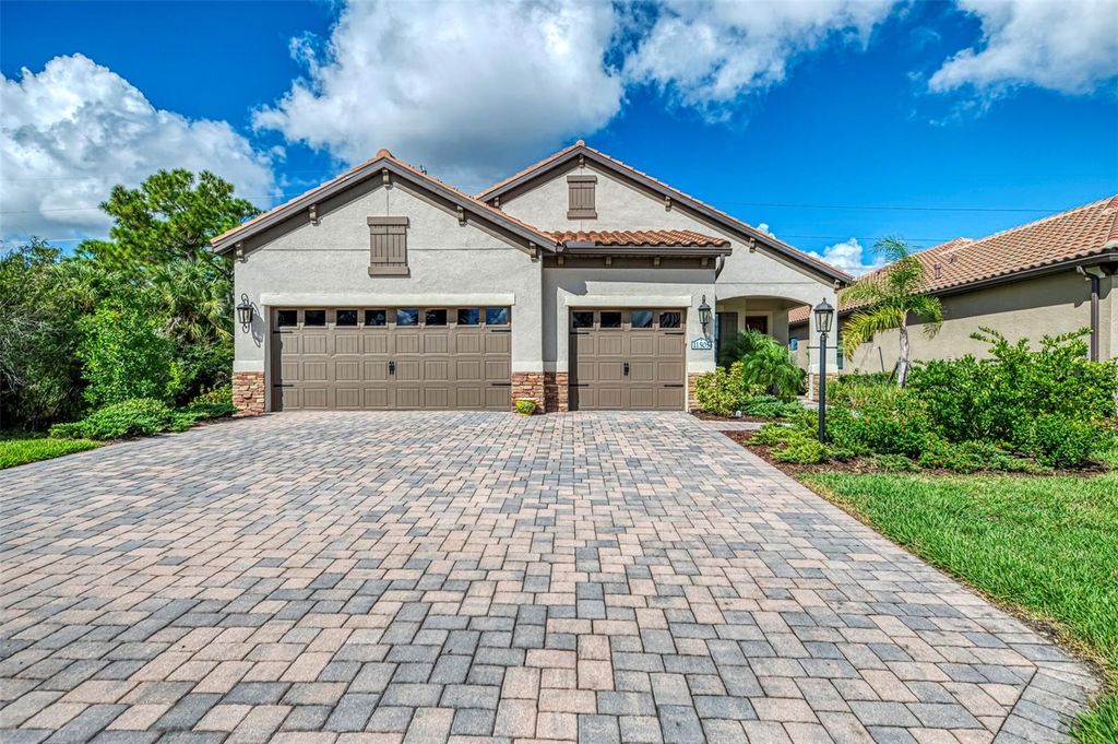 Photo of 11505 Trailwood Drive, Venice, FL 34293 (MLS # N6140565)