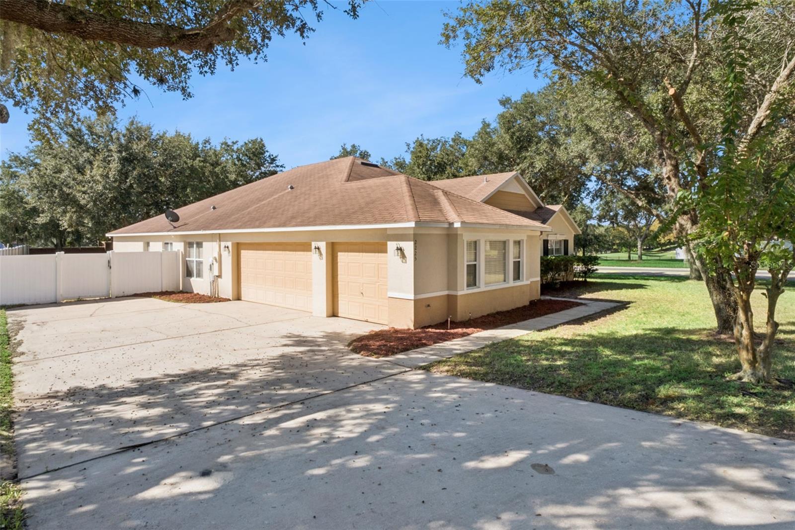 2225 REEFVIEW LOOP
