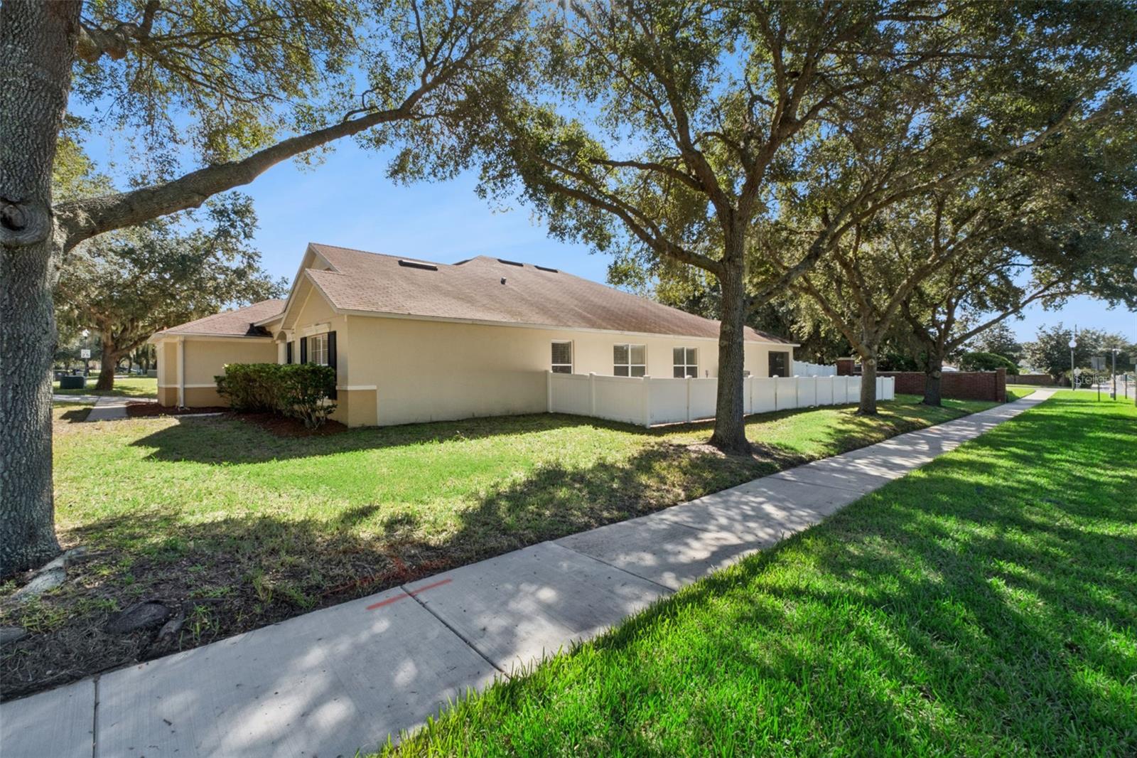 2225 REEFVIEW LOOP