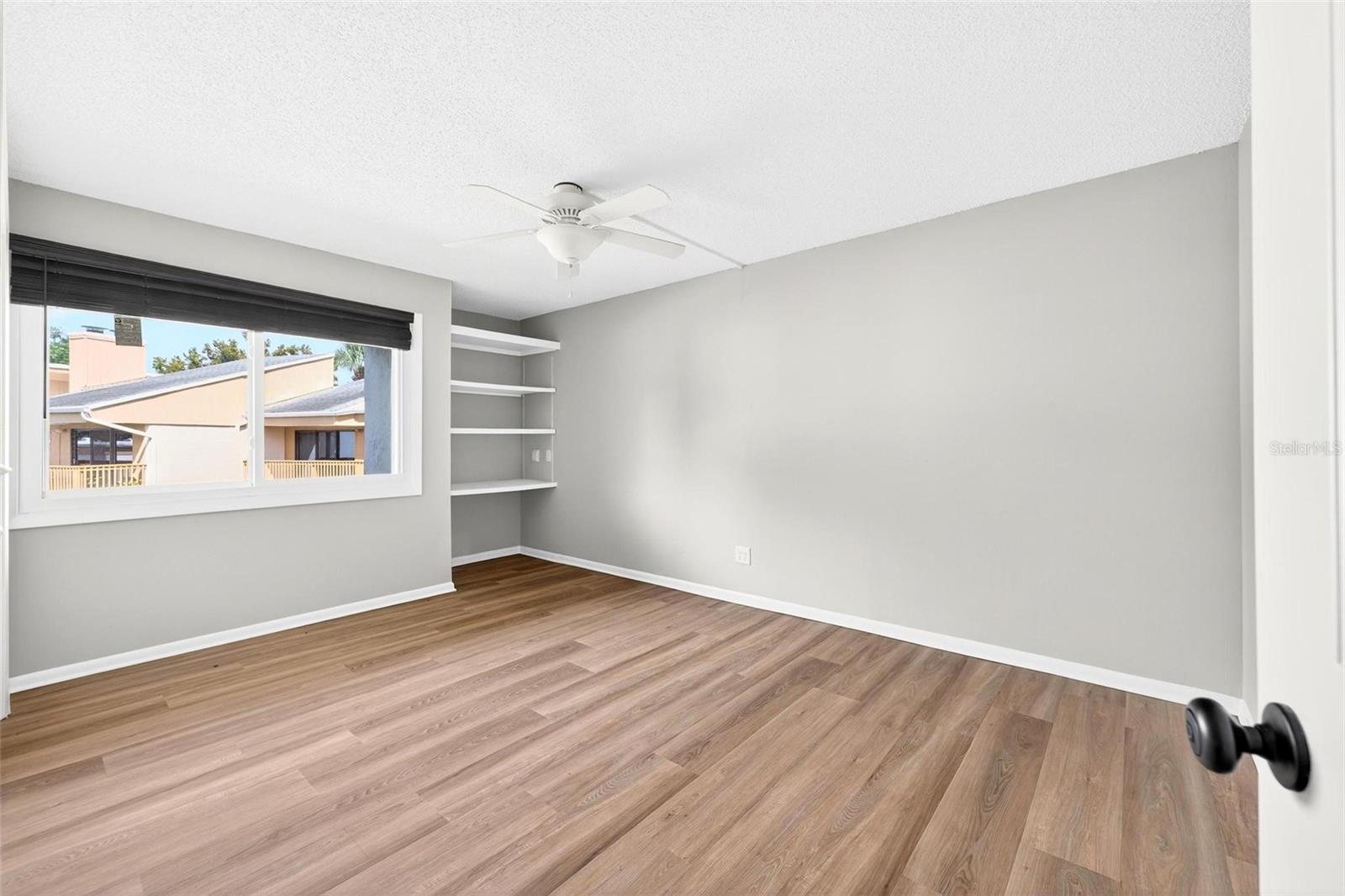 BUNKER HILLS INC - Residential Lease