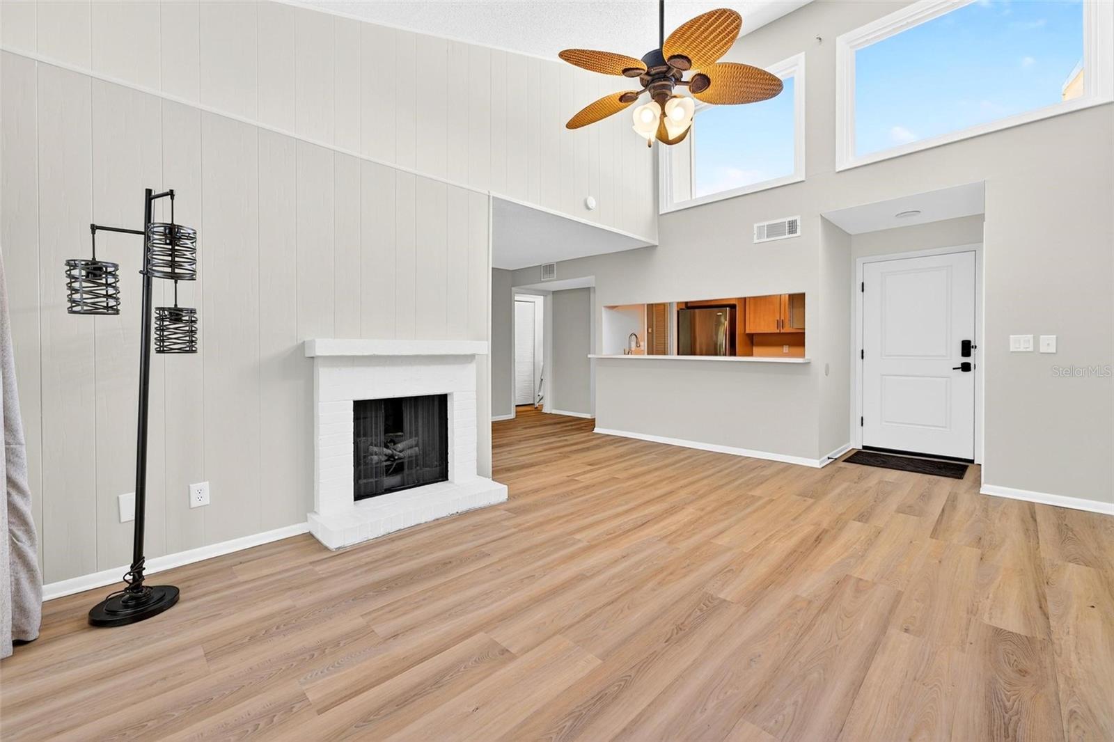 BUNKER HILLS INC - Residential Lease
