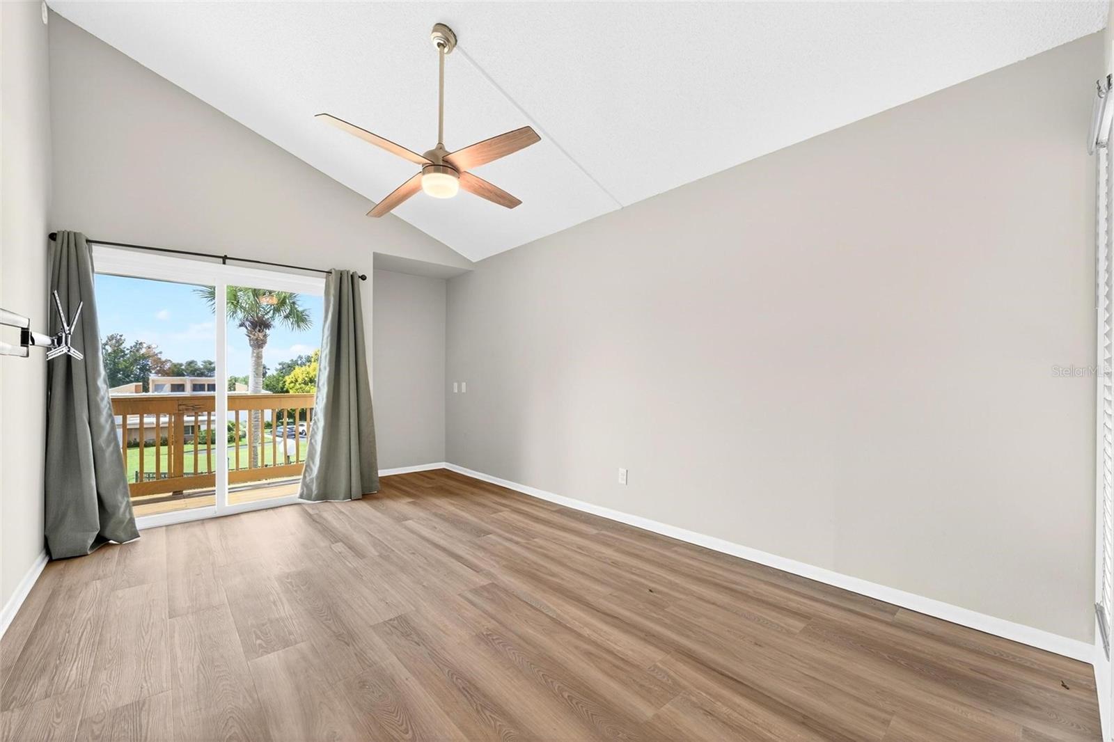BUNKER HILLS INC - Residential Lease