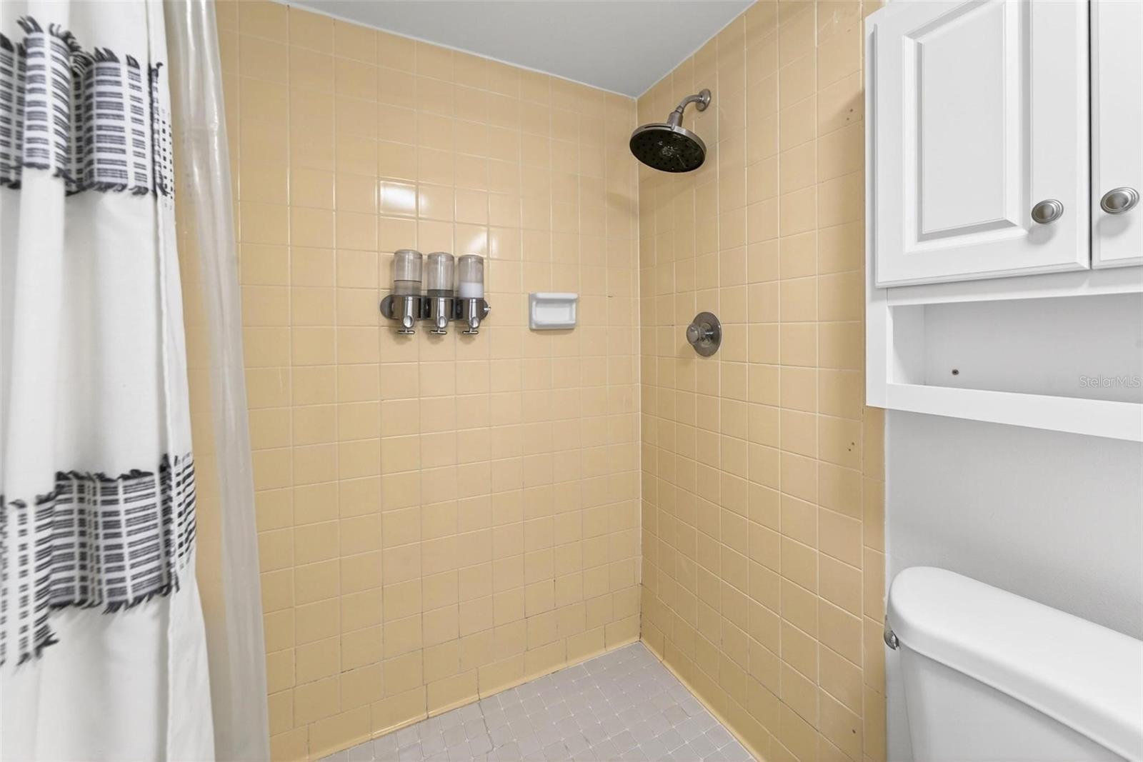 BUNKER HILLS INC - Residential Lease