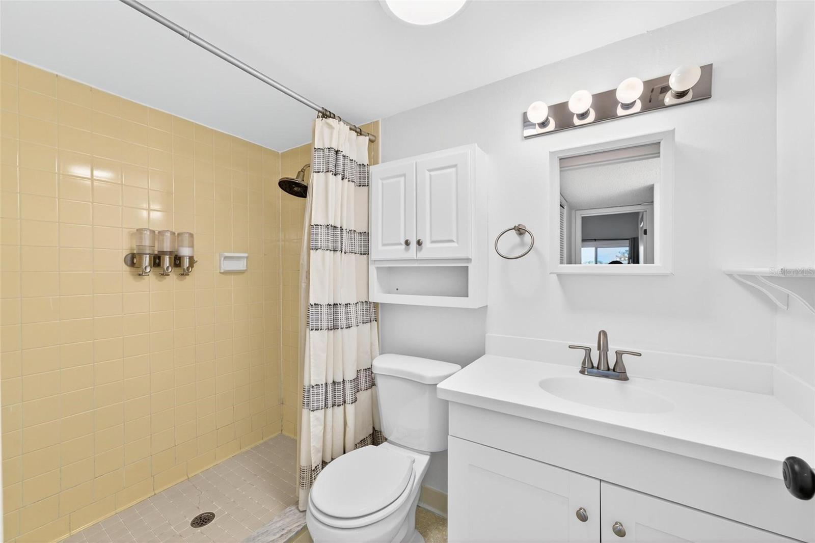 BUNKER HILLS INC - Residential Lease