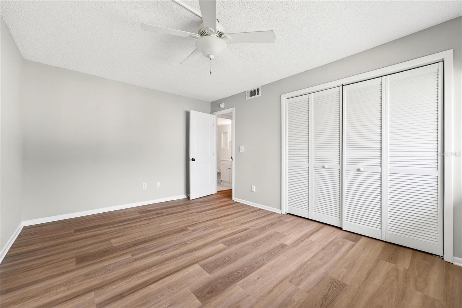 BUNKER HILLS INC - Residential Lease