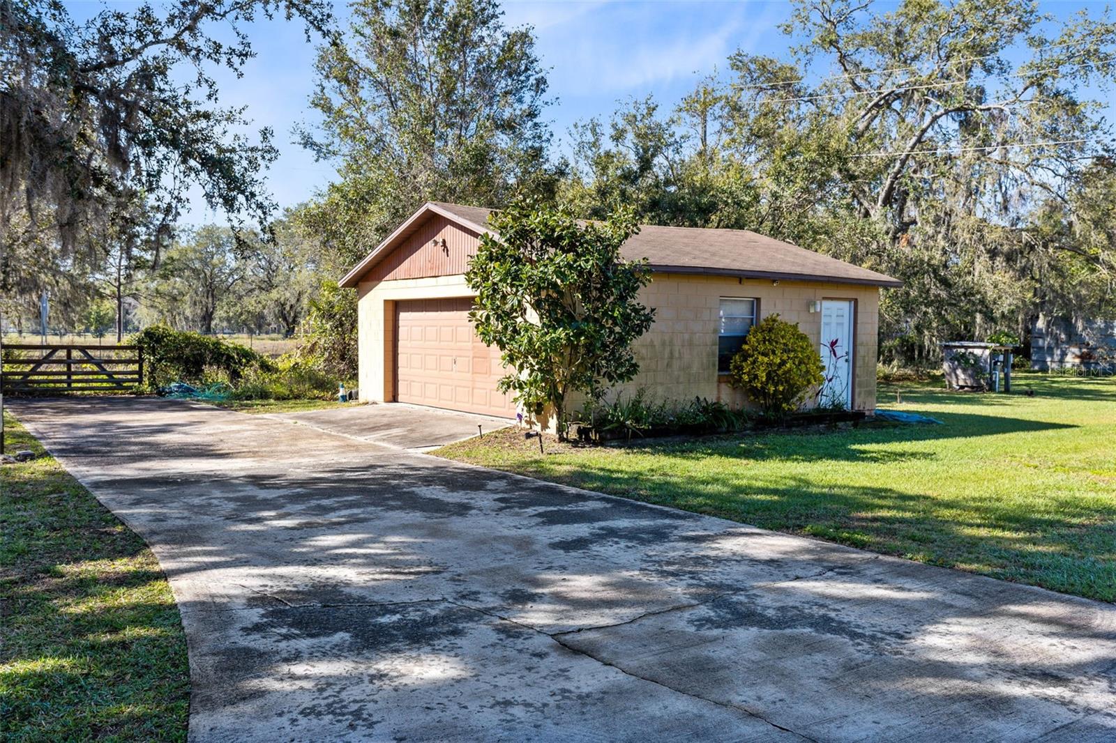 4325 BOGGY CREEK ROAD