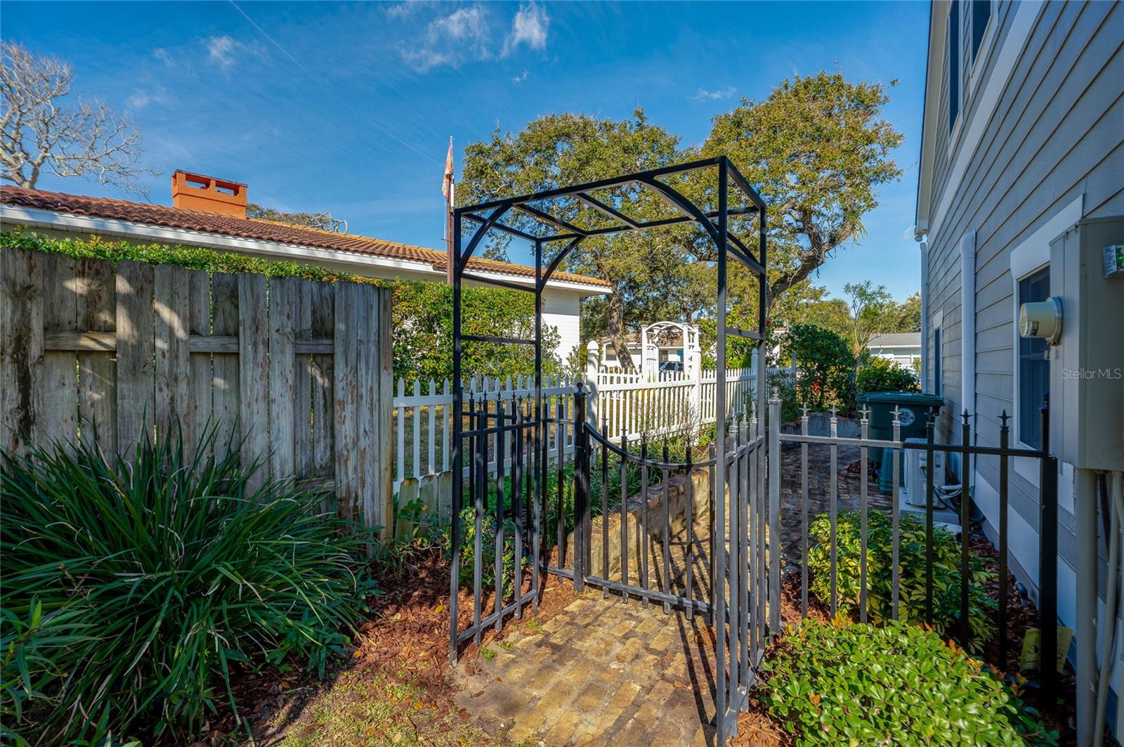 HICKORY LANE - Residential