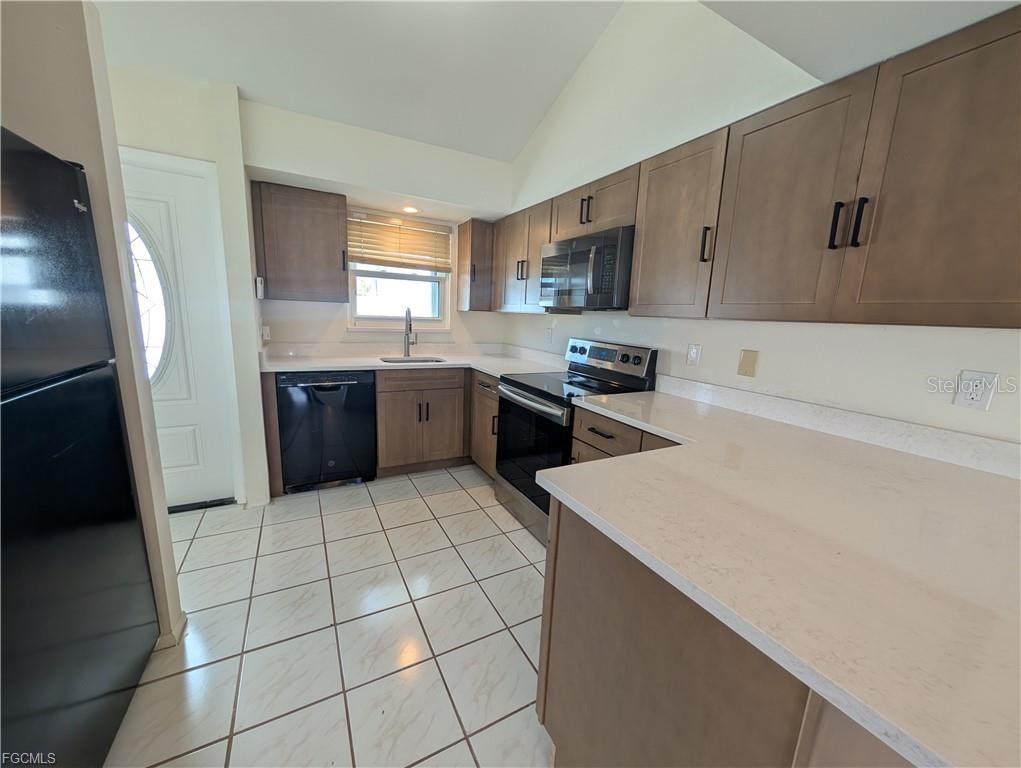 LAKE EDGE ESTATES - Residential