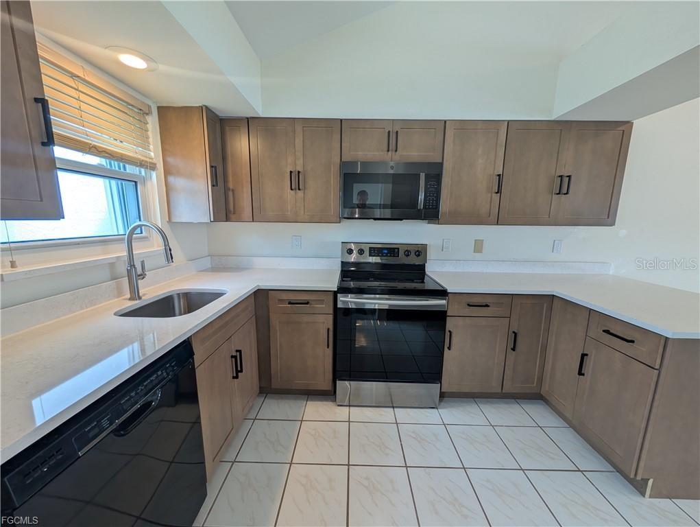 LAKE EDGE ESTATES - Residential