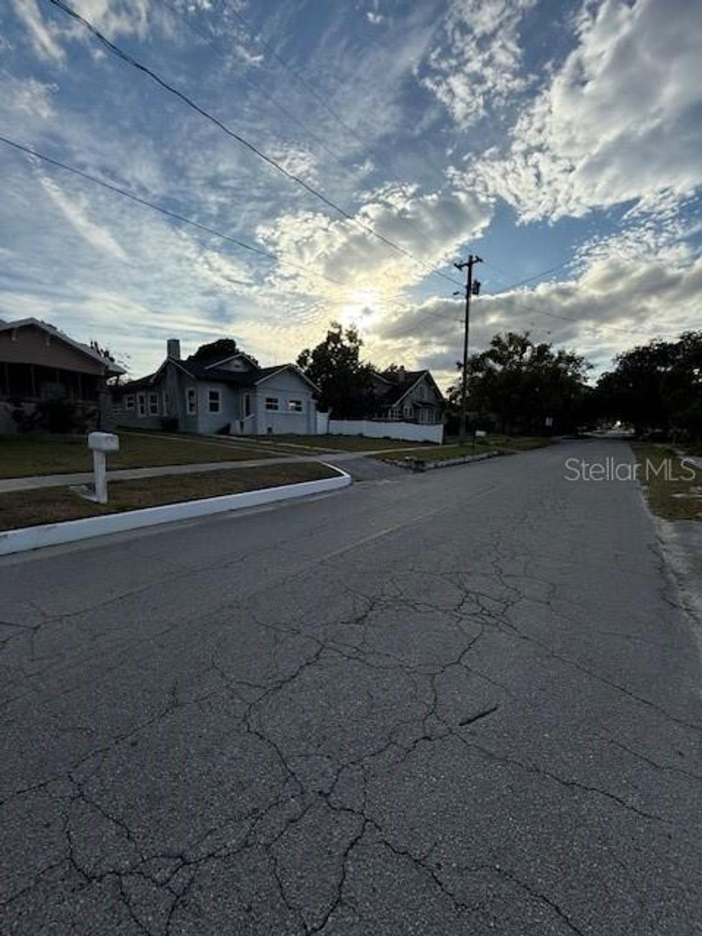 Photo of 414 Avenue C NE, Winter Haven, FL 33881 (MLS # P4937606)