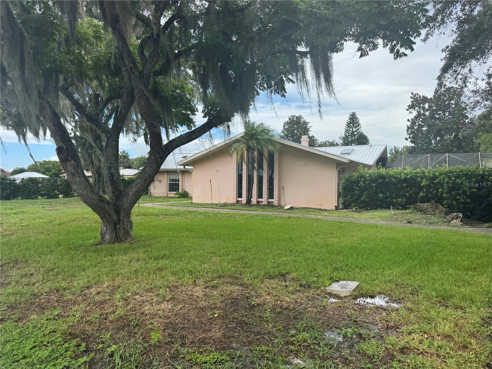 925 SW KINGS BAY DRIVE