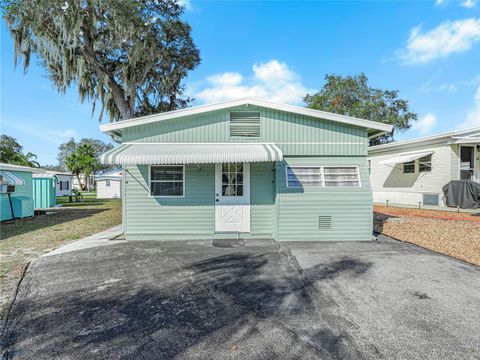 A home in LAKE WALES