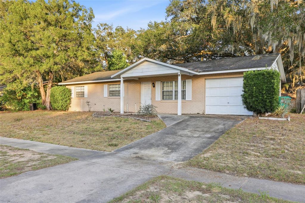 Photo of 2740 E Dellwood Drive, Eustis, FL 32726 (MLS # TB8462467)